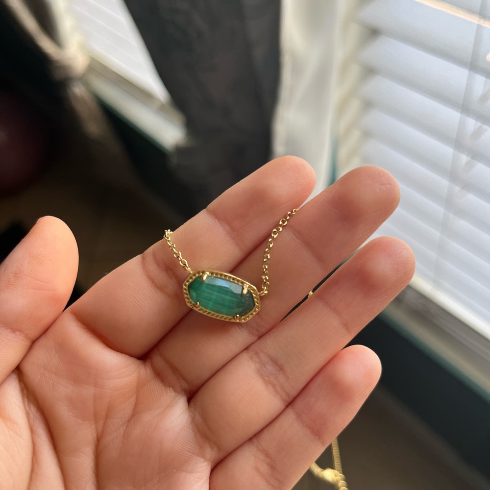 Kendra Scott necklace